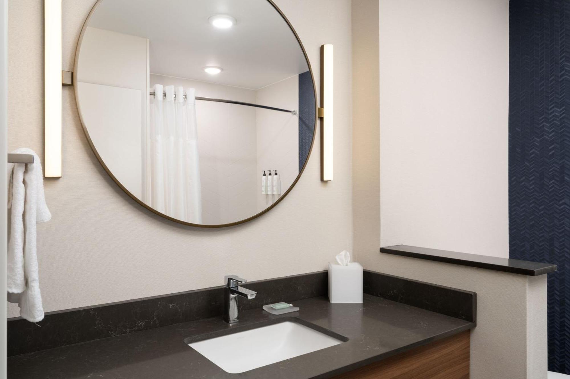 Fairfield By Marriott Inn & Suites Уейкрос Екстериор снимка
