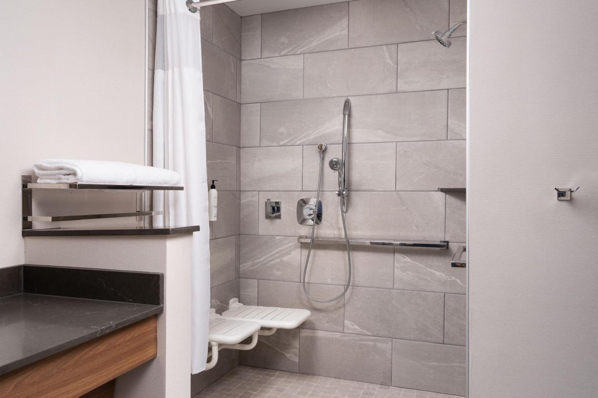 Fairfield By Marriott Inn & Suites Уейкрос Екстериор снимка