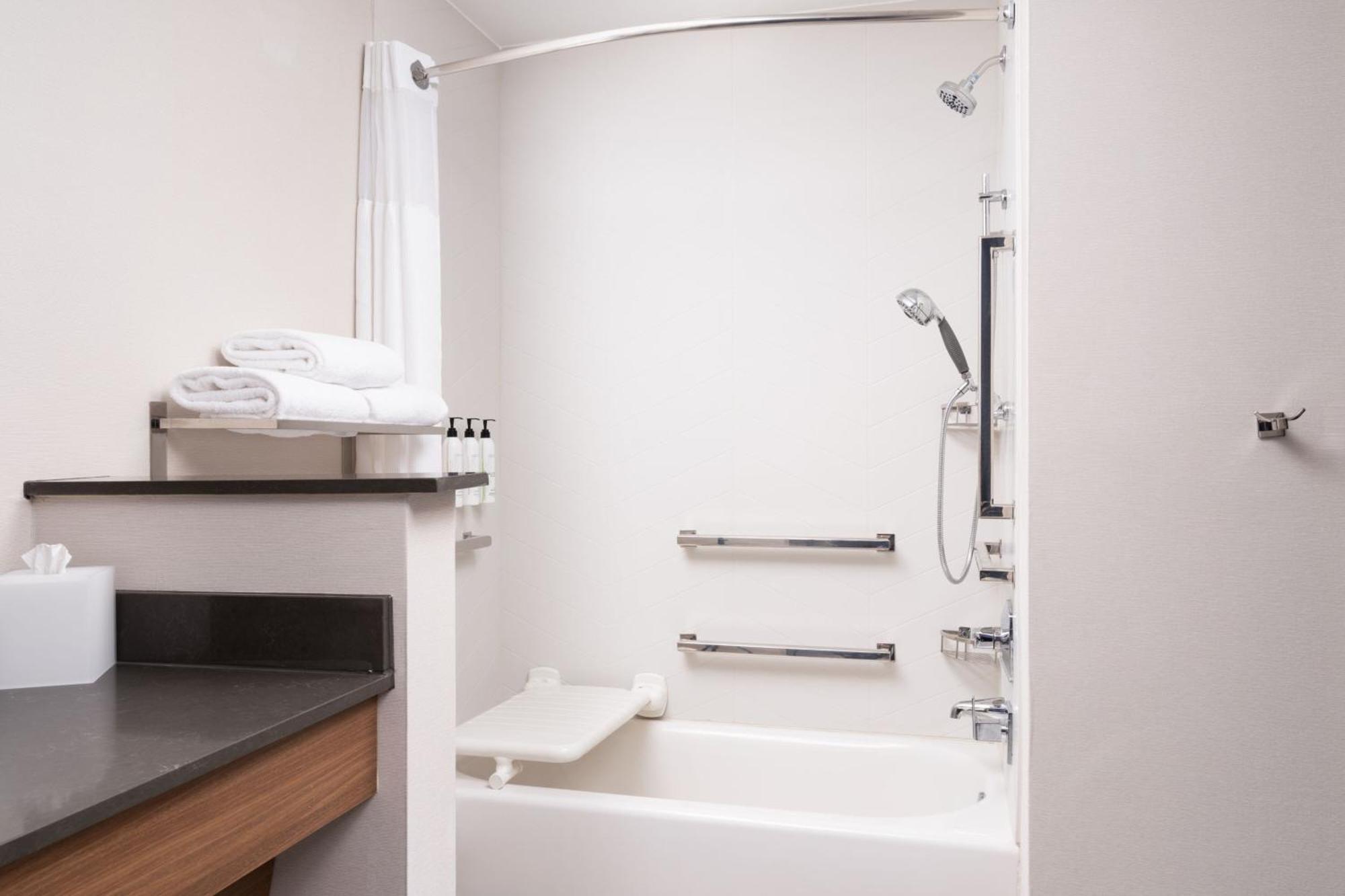 Fairfield By Marriott Inn & Suites Уейкрос Екстериор снимка